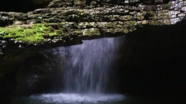 Krásné Vodopády Mezi Skalami Horách Povaha Severního Kavkazu — Stock video