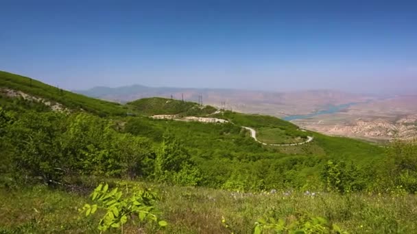 山风景 美丽的景色风景如画的峡谷 与高山的全景 北高加索的性质 在山上休息 — 图库视频影像