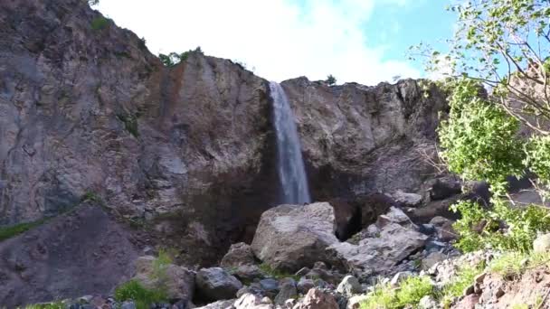 Krásné Vodopády Skály Malebná Krajina Divoká Příroda Kavkazu — Stock video
