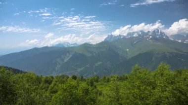 Dağ manzarası, pitoresk Panoraması Kafkasya doğası ile yüksek dağlar,