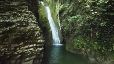 Güzel dağlar, vahşi doğa Kuzey Kafkasya düşüyor