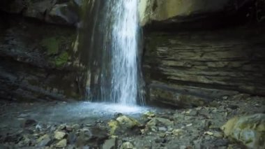 Güzel dağlar, vahşi doğa Kuzey Kafkasya düşüyor