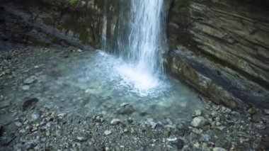Güzel dağlar, vahşi doğa Kuzey Kafkasya düşüyor