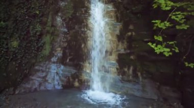 Güzel dağlar, vahşi doğa Kuzey Kafkasya düşüyor