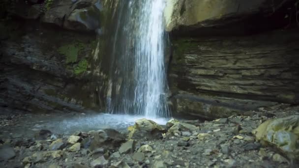 Hermosas Caídas Las Montañas Naturaleza Salvaje Del Cáucaso Norte — Vídeos de Stock
