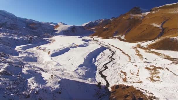 Voo Sobre Montanhas Bela Vista Superior Sobre Encostas Natureza Norte — Vídeo de Stock