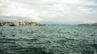 Martılar su üzerinde uçuyor, The Passage Bosphorus, Istanbul