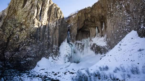 Hiver Tombe Dans Les Rochers Montagne Nature Sauvage Caucase Nord — Video