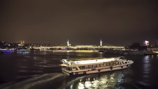 Night City Passage Bosporen Från Vatten Staden Istanbul — Stockvideo