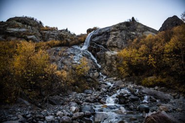 Güzel dağlar, vahşi doğa Kuzey Kafkasya düşüyor