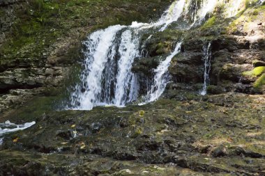 Güzel dağlar, vahşi doğa Kuzey Kafkasya düşüyor