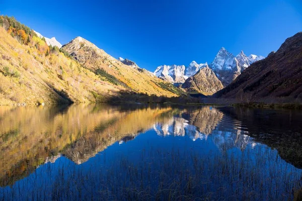 Der Bergsee Der Wunderschönen Schlucht Die Natur Des Nordkaukasus — Stockfoto