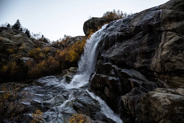 Schöne Wasserfälle Den Bergen Die Wilde Natur Des Nordkaukasus — Stockfoto