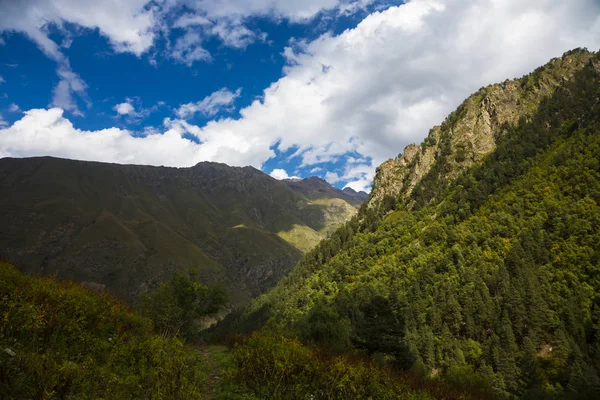 Berge Des Nordkaukasus Berggipfel Wolken Wilde Natur — Stockfoto