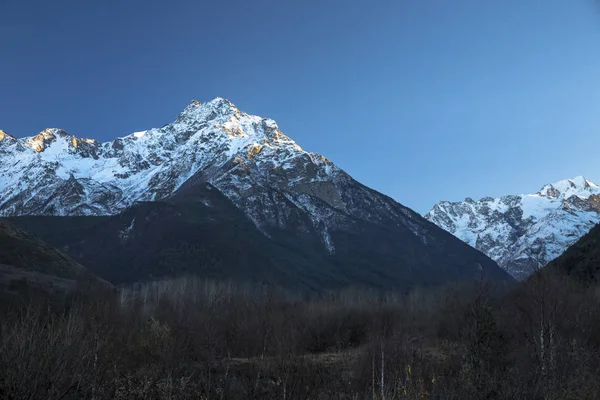 Гори Природи Північному Кавказі Синє Небо Над Високої Скелі Красиві — стокове фото