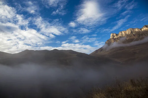 Montañas Del Cáucaso Norte Cimas Montañas Las Nubes Naturaleza Salvaje — Foto de Stock