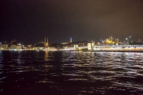 Gece Şehir Boğaziçi Istanbul Bir Görünüm Geçiş — Stok fotoğraf
