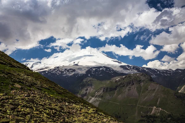Elbruz Dağı Kuzey Kafkasya Kısımları Kar Güzel Görünümü — Stok fotoğraf