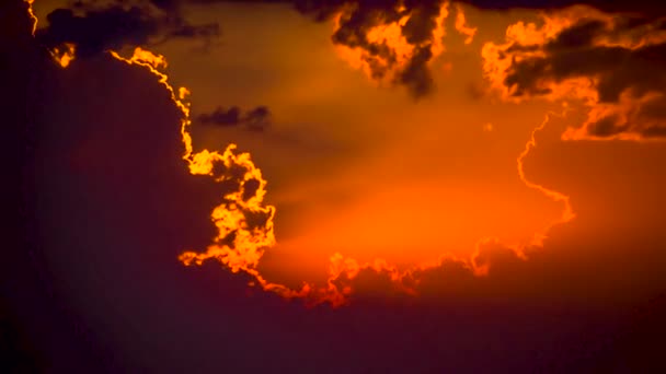 Oranje Wolken Bewegen Avond Hemel — Stockvideo