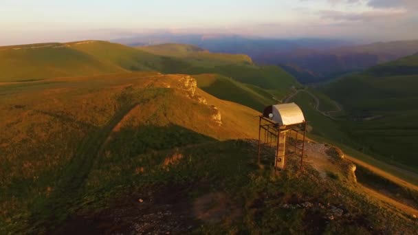 Vue Sur Plateau Est Désherbée Sur Les Rochers Par Nature — Video