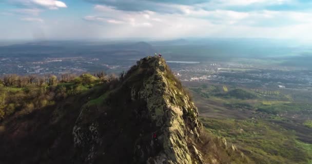 Vuelo Sobre Rocas Montaña Rodaje Del Aire Del Paisaje Montañoso — Vídeos de Stock