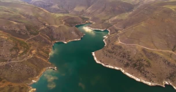 Volo Sul Lago Montagna Con Acqua Blu Sparatoria Aria Paesaggio — Video Stock