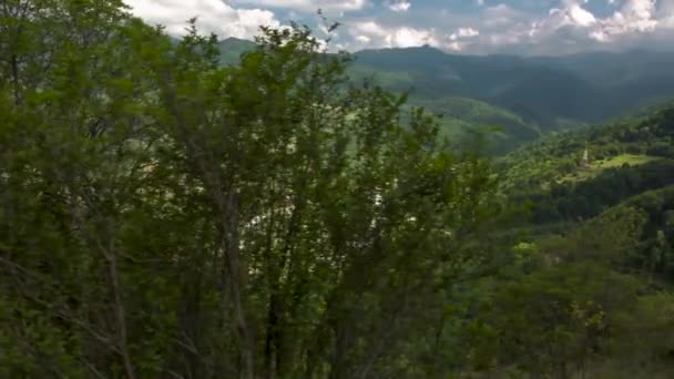 北コーカサスの山の風景と自然 山の峡谷と緑のグレーズの美しい景色 — ストック動画