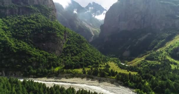 Belle Vue Sur Gorge Montagne Rivière Entre Hautes Falaises Paysage — Video