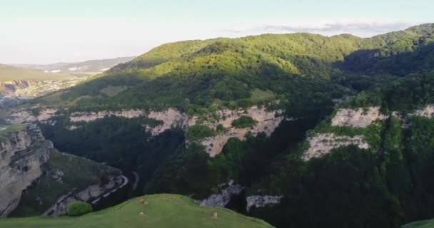 Paisaje Naturaleza Del Cáucaso Norte Camino Montaña Sobre Cañón Altos — Vídeo de stock