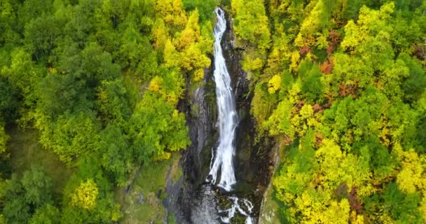Ett Vackert Vattenfall Dombai Bergen Norra Kaukasus Natur Och Landskap — Stockvideo