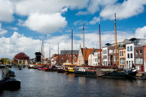 Doğal görünümü şehir merkezi Leiden, Hollanda