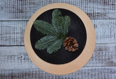 Süper ahşap üzerine çikolata kadife kek süslenmiş Noel