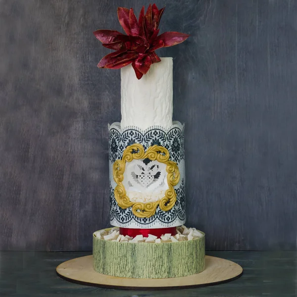 Tort weselny dwuwarstwowej oryginalny ślub kwiaty waflowe i — Zdjęcie stockowe