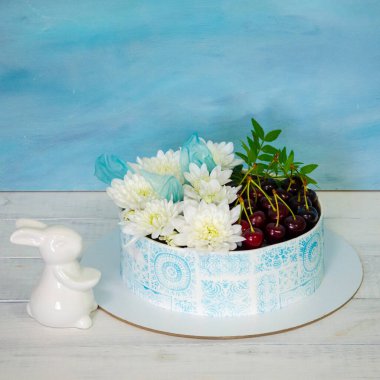 Kirazlı ve kasımpatılı en iyi şablon kek.