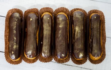 Yaldızlı jöleli ekstra çikolata ekleriName