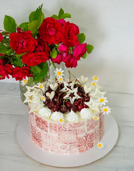 Burgundy Stencil Cake Roses 30Th Anniversary — Stock Photo, Image