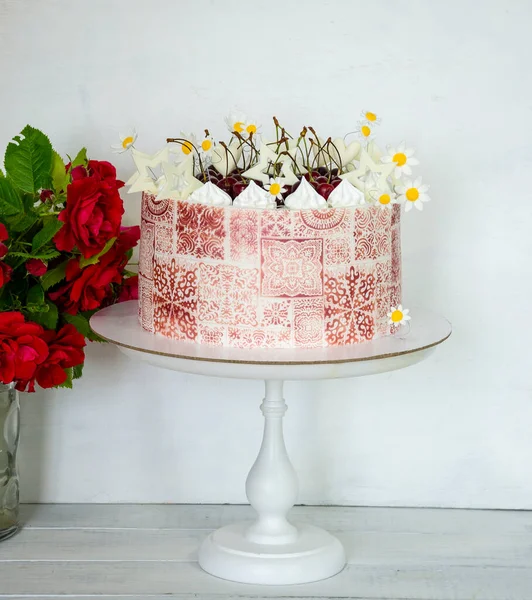 Burgundy Stencil Cake Roses 30Th Anniversary — Stock Photo, Image