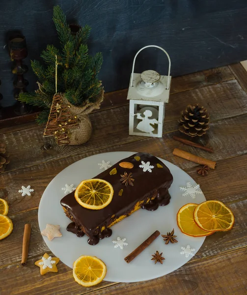 Шоколадный Оранжевый Рождественский Торт Елкой Другими Украшениями — стоковое фото
