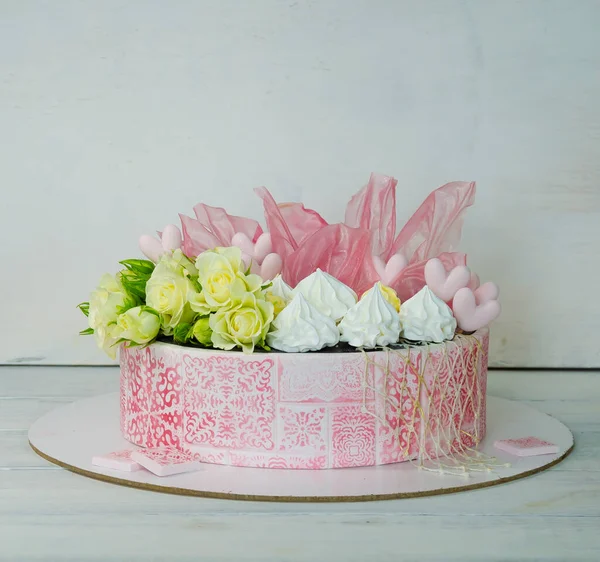 Różowy Szablon Ciasto Różami Merengue Rocznicę — Zdjęcie stockowe
