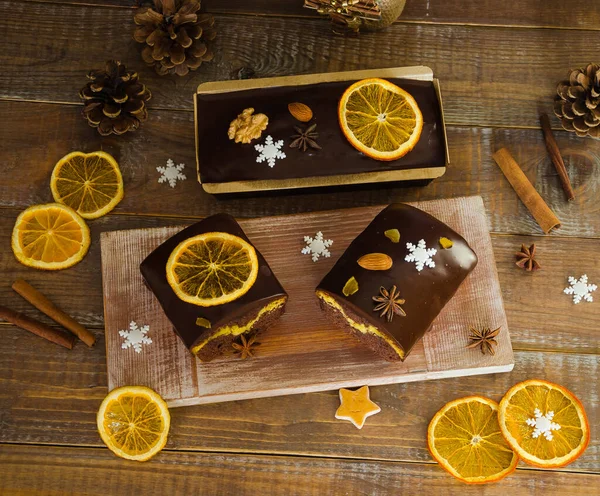 Pastel Navidad Naranja Chocolate Con Abeto Otra Decoración — Foto de Stock