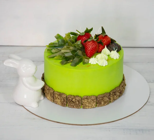 Pastel Crema Verde Con Bayas Mermelada —  Fotos de Stock