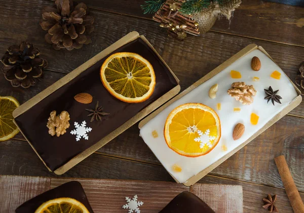 Pastel Navidad Naranja Chocolate Con Abeto Otra Decoración — Foto de Stock