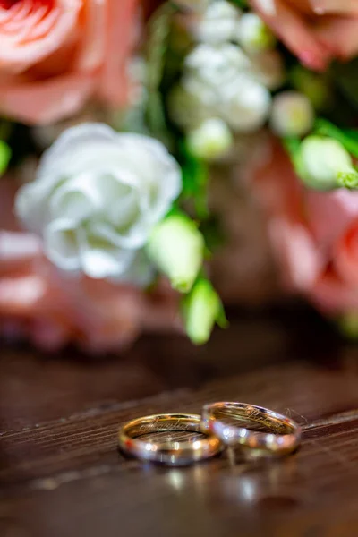 Snubní Prsteny Květiny — Stock fotografie
