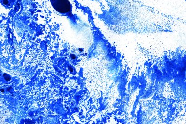 Soyut mürekkep arkaplanı. Mermer tarzı. Beyaz kağıda siyah boya dokusu. Ağ ve oyun tasarımı için duvar kağıdı. Grunge çamur sanatı. Kalem suyunun makro resmi. Koyu Smear