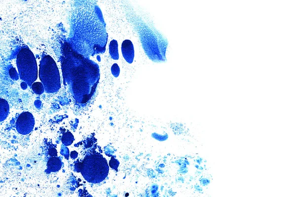 Soyut mürekkep arkaplanı. Mermer tarzı. Beyaz kağıda siyah boya dokusu. Ağ ve oyun tasarımı için duvar kağıdı. Grunge çamur sanatı. Kalem suyunun makro resmi. Koyu Smear