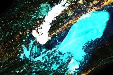 Soyut mürekkep arkaplanı. Mermer tarzı. Beyaz kağıda siyah boya dokusu. Ağ ve oyun tasarımı için duvar kağıdı. Grunge çamur sanatı. Kalem suyunun makro resmi. Koyu Smear