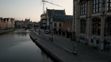 Canal adlı Graslei yılında Ghent karşısında pan. Bir bahar döneminde alınan sabah