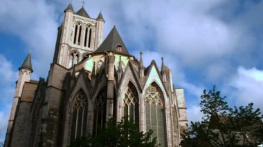 Bir bahar sabahı atış Ghent Saint Nicholas Kilisesi Doğu Cephe aşağı eğimli 