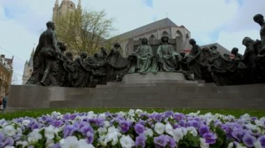 Kamera son çiçekler ve heykel Sint-Baafskathedraal Ghent Belçika ile slaytlar