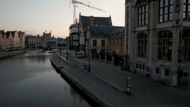 Pan Het Kanaal Graslei Gent Genomen Tijdens Een Lente Ochtend — Stockvideo